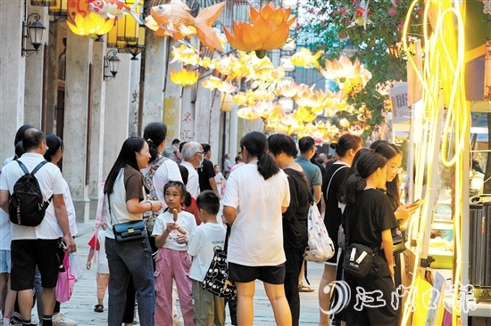 端午假期選擇到縣域旅游的人越來越多。