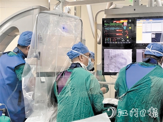 通過經(jīng)導管主動脈瓣置換術(shù)（TAVR）中。