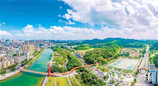 江海區(qū)統(tǒng)籌山、水、林、田，打造現(xiàn)代化、具有地方特色的高端生產(chǎn)生活生態(tài)環(huán)境。圖為城央綠廊。彭偉宗