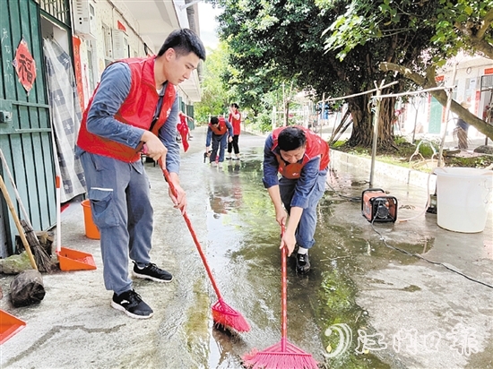 江門供電局“藍(lán)公益·心燈”志愿服務(wù)隊(duì)到開平市玲瓏醫(yī)院開展志愿服務(wù)活動(dòng)。