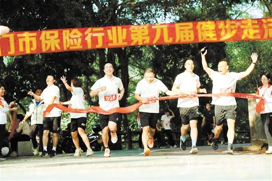 選手們正在沖刺。