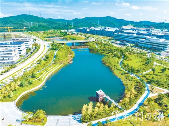 司前鎮(zhèn)全力推進(jìn)新會智造產(chǎn)業(yè)園鳳山湖園區(qū)建設(shè)，依托中創(chuàng)新航等鏈主企業(yè)的帶動效應(yīng)，推動五金不銹鋼與新能源等產(chǎn)業(yè)鏈跨鏈融合發(fā)展。