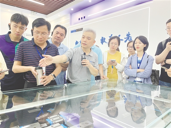 媒體團(tuán)走進(jìn)廣東凱特精密機(jī)械有限公司。