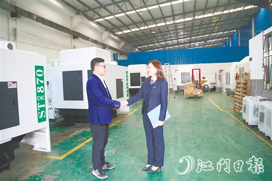 江門農(nóng)商銀行持續(xù)加大信貸支持力度，助力企業(yè)發(fā)展壯大。