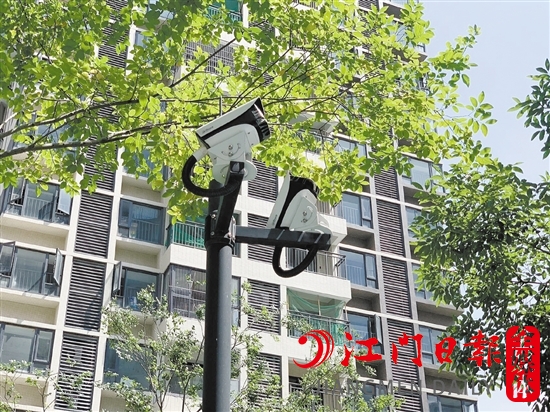 天睿居小區(qū)內(nèi)設(shè)有高空拋物攝像頭。