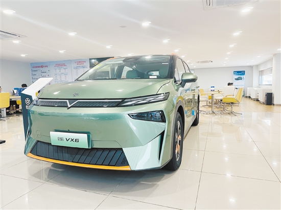 啟辰新款VX6造型時(shí)尚動(dòng)感。